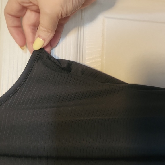 Old Navy Active Tank  Top - Picture 3 of 8